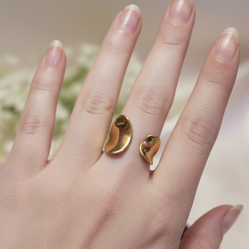Golden Wave Stud Ring