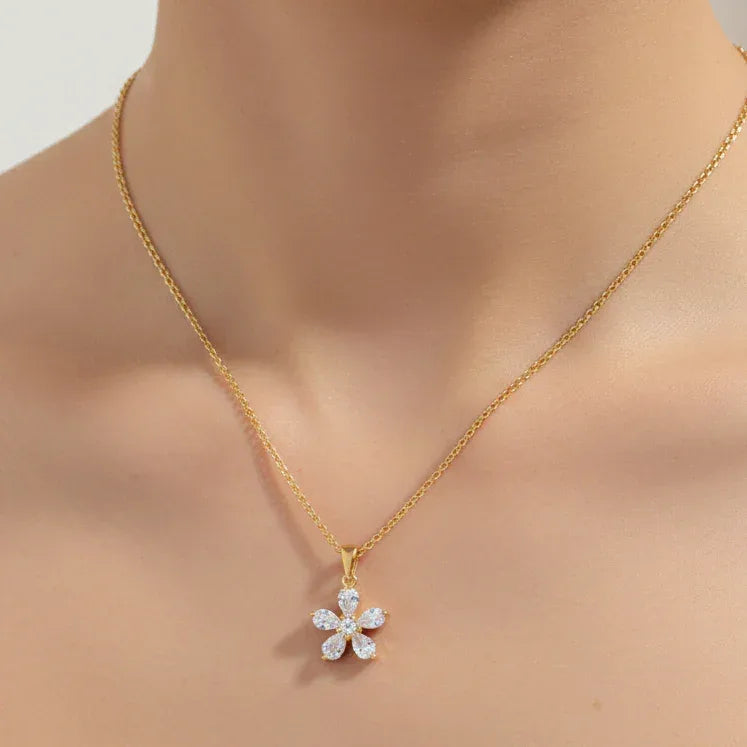 Floral Pendant Necklace - Aesthla