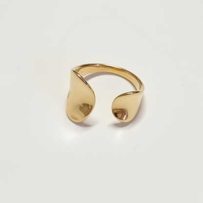 Golden Wave Stud Ring