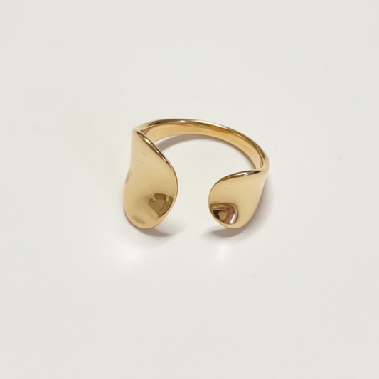 Golden Wave Stud Ring