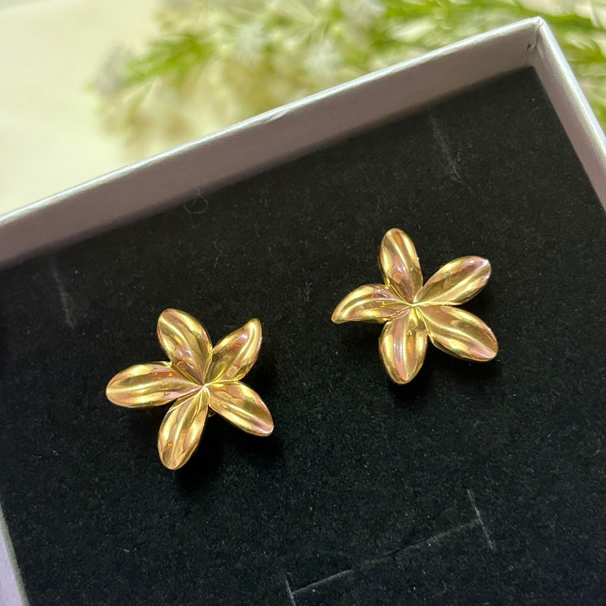 Statement Flowers Earrings