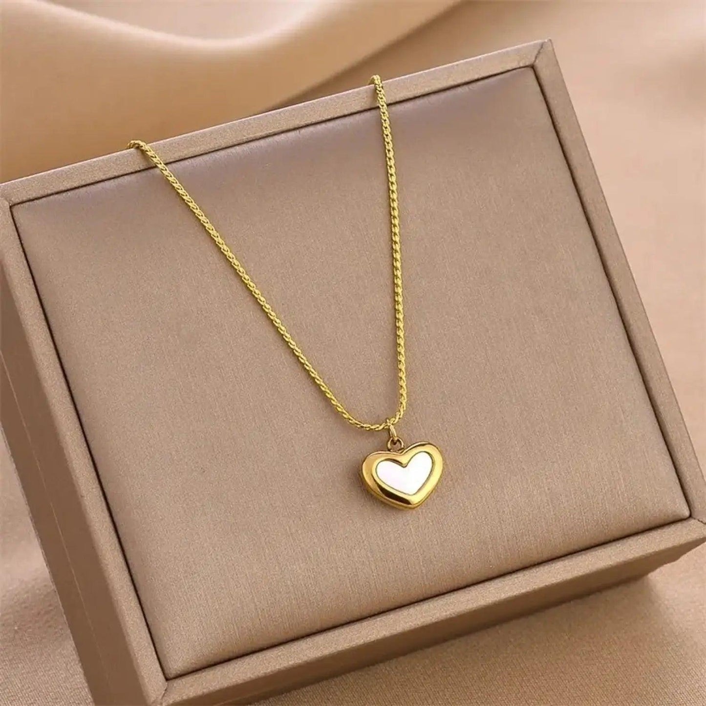Daisy Heart Necklace - Aesthla