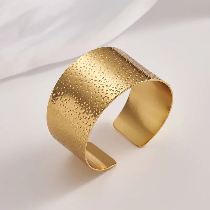 Elegant Cuff Bracelet - Aesthla