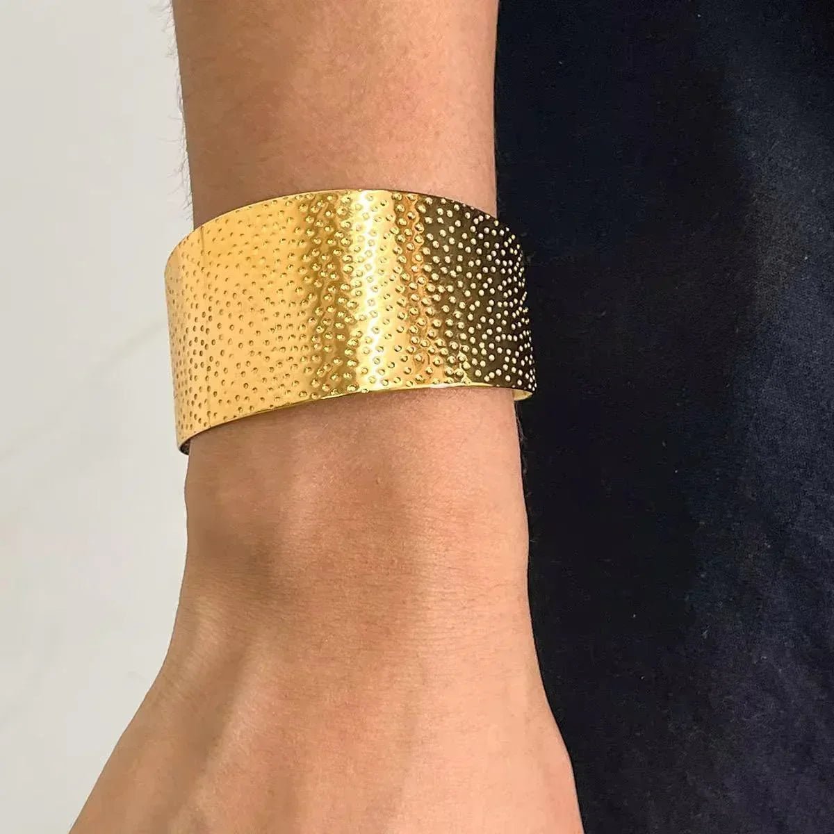 Elegant Cuff Bracelet - Aesthla