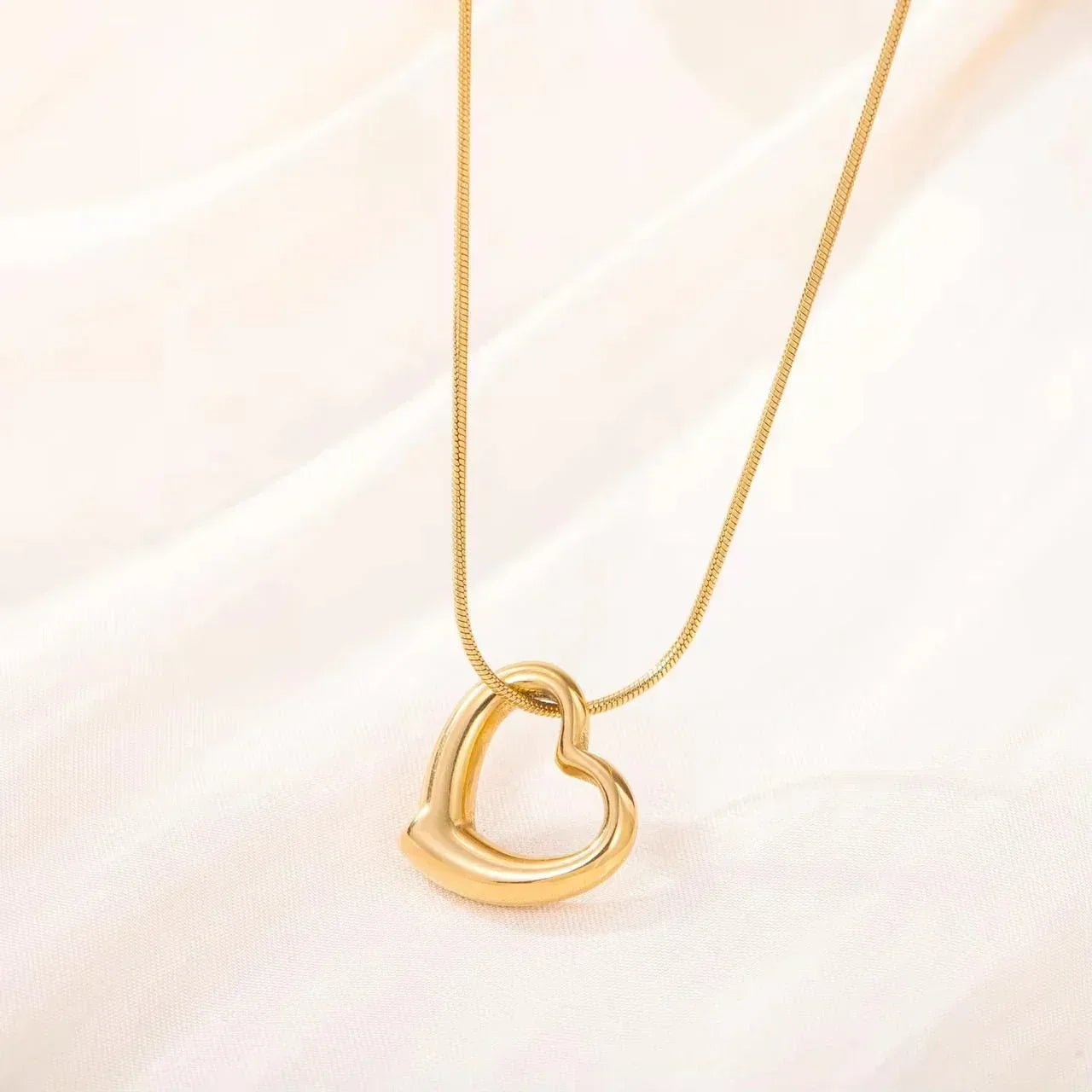 Eterna Love Necklace - Aesthla